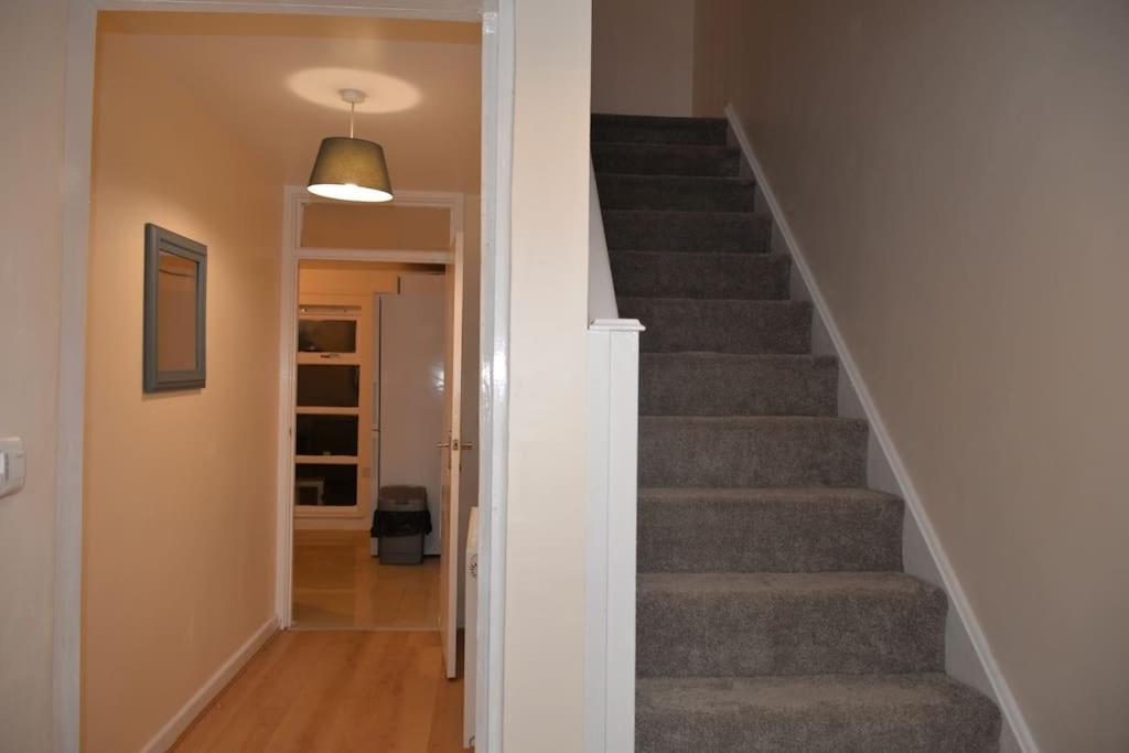 London 4 Bedroom House Exterior photo