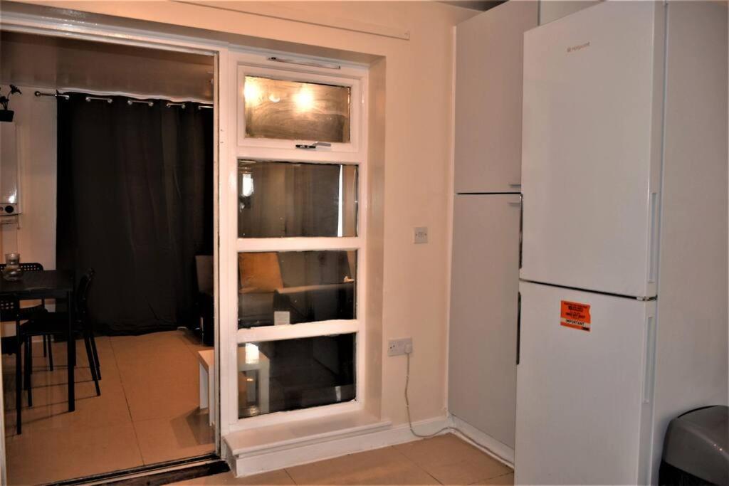 London 4 Bedroom House Exterior photo