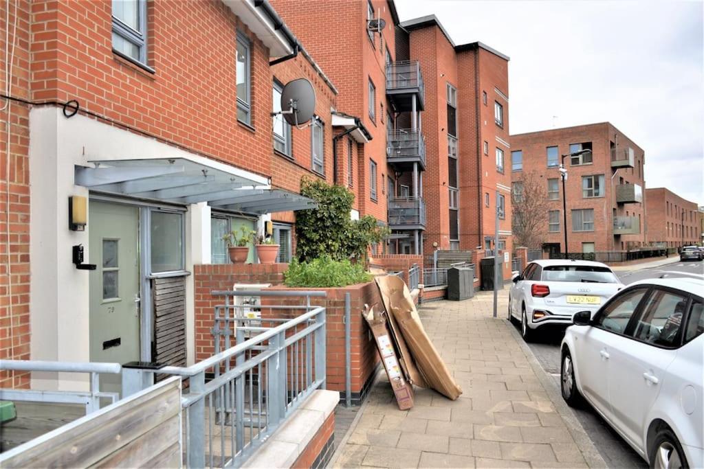 London 4 Bedroom House Exterior photo