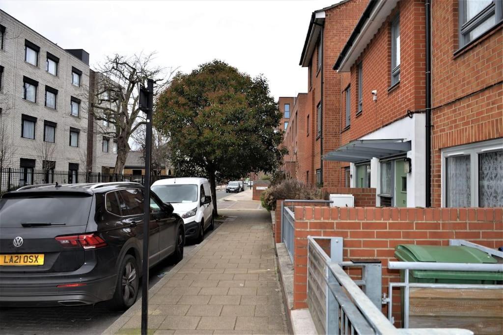 London 4 Bedroom House Exterior photo