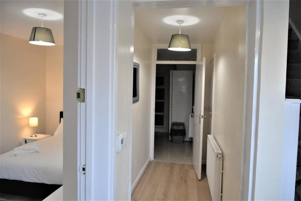 London 4 Bedroom House Exterior photo