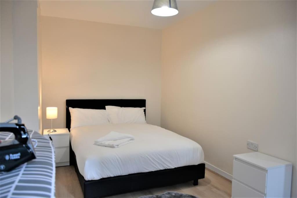London 4 Bedroom House Exterior photo